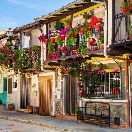 Charming With Private Pool In